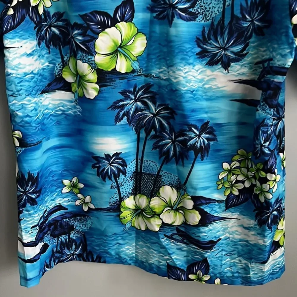 Vintage Men’s L blue floral Hawaiian shirt